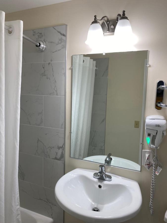 Villager Motel Уилямстаун Екстериор снимка